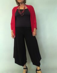 גקט קצר ללא כפתורים בצבע אדום